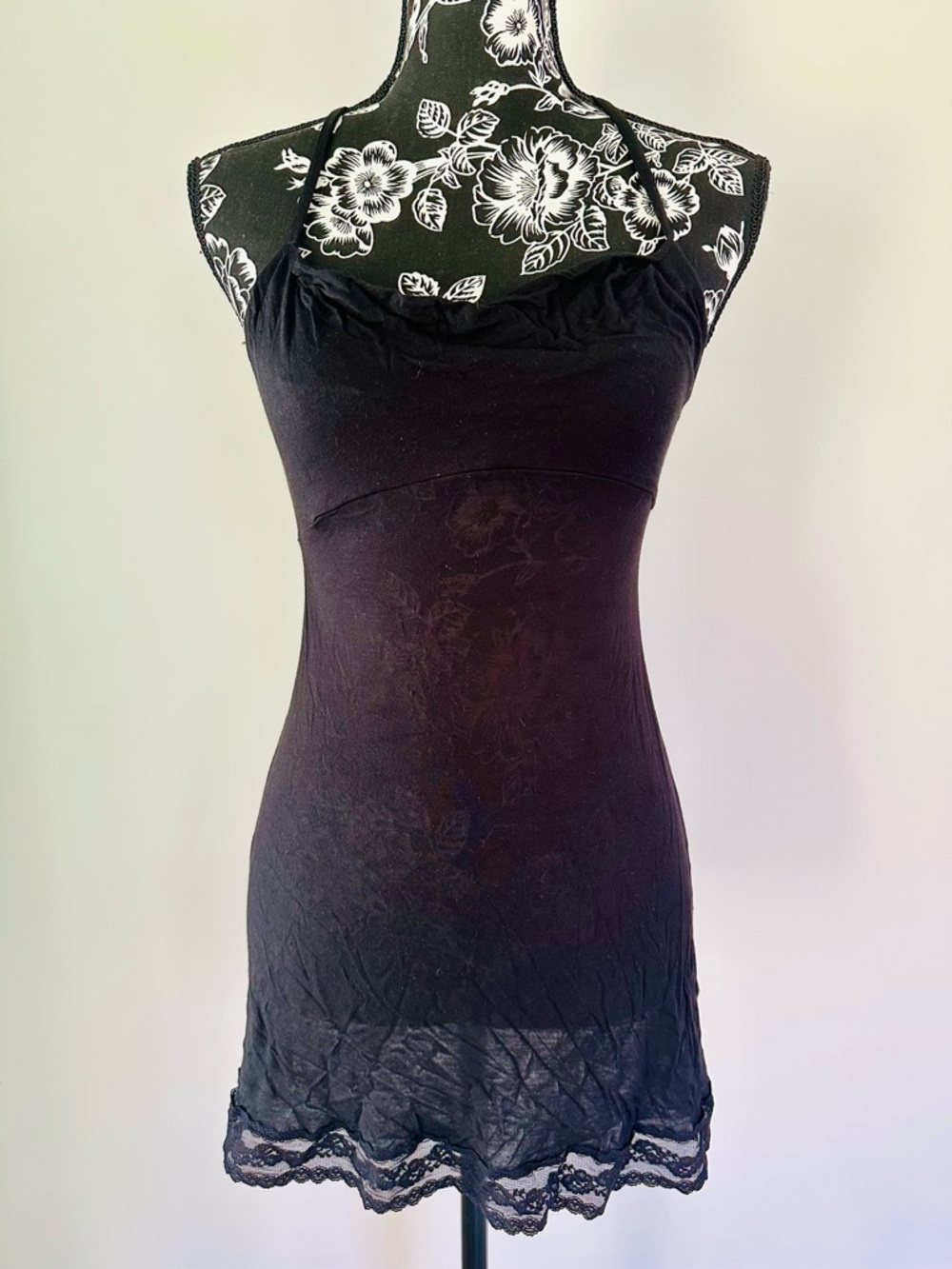 On Gossamer soft black lace trim intimates/nightwear